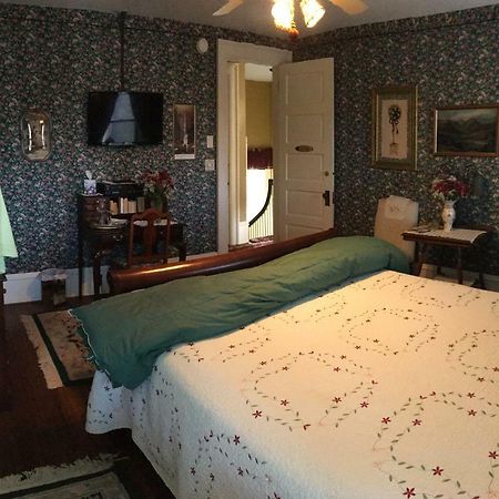 Manheim Manor Bed & Breakfast Exterior photo