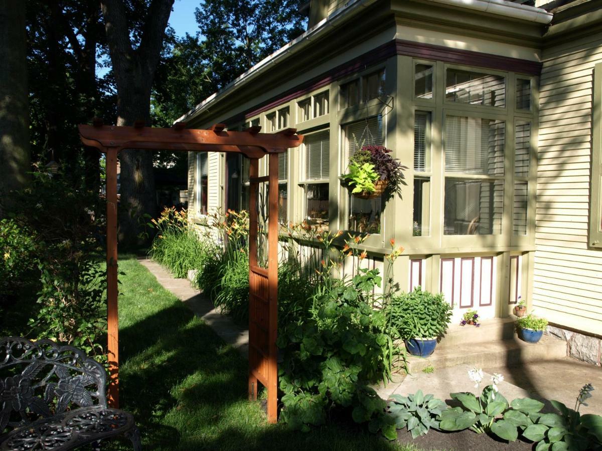 Manheim Manor Bed & Breakfast Exterior photo